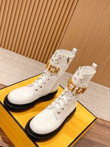 Tasarımcı Botları Kadın Platformu Boot Martin patik gerçek düğmesi siyah beyaz deri en iyi kalite klasik dantel up marka gündelik dış boyut 35-41