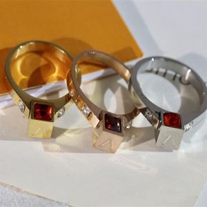 Новые продукты Кольцо с драгоценным камнем Кольцо с инкрустацией синим рубином Благородное и элегантное кольцо для женщин Высококачественные модные ювелирные изделия263Q