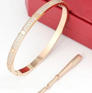Lüks tasarımcı bilezik altın artı bilezik tai çelik moda tornavida on elmas paslanmaz çelik bilezik düğün markası takı kız hediye