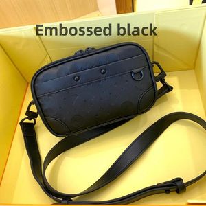 Tasarımcı Cross Bodys Erkek Çantalar 82542 Lüks Tasarımcı Omuz Çantası Günlük Kompakt Postacı Erkek Crossbody Bag Siyah Çiçek Kabartmalı Çiçek Harfleri Tasarımcı Çanta