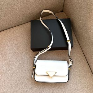 Модная дизайнерская сумка. Серия сумок для творожной фасоли, прямая и прочная упаковка-конверт с треугольной коробкой стандартного размера 21X13см.