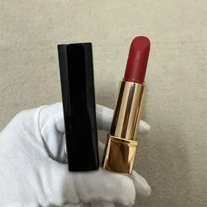 Марка Classic Black Tube Pressed Lipstick Luxury Girl Lady Lip Cosmetics #57 #58 #99 3 цвета в тюбике Высококачественный блеск для губ Rouge Allure Velvet Le Rouge Velours 3,5 г с логотипом