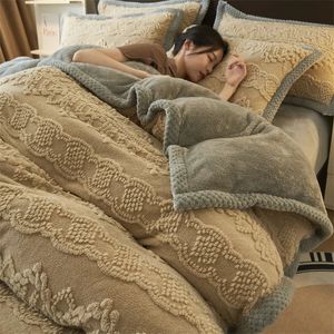 Комплекты постельного белья: 1 пододеяльник и 2 наволочки, зимнее толстое теплое двустороннее плюшевое роскошное стеганое одеяло King 231017