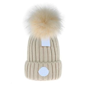 Beanie Kadınlar Cap Mens Tasarımcı Kova Şapkaları Yeni Moda Kadınlar Sıcak Kış Kış Beanie Büyük Sahte Kürk Pom Poms Bobble Hat Açık Bonnet Erkekler Casquette