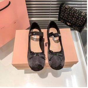 2023 Ayakkabı Bowtie Satin Kadın Loafers Paris Vintage Moda Tasarımcısı Klasik Düz Topuk Konforlu Dans Dans Ayakkabı Bale Daireler Fabrika Ayakkabı 01