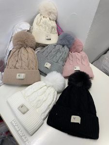 Toptan tasarımcı Beanie Kış Unisex Örme Şapka Lüks Erkek Kadınlar Sıcak Moda Beanies Şapkalar Çıkarılabilir Kürk Top