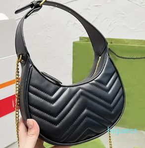 2023 Tasarımcı Kadınlar Marmont Hobo Underd Underd Underd Bag İtalya Marka Yarım Ay Buzağı Deri Deri Qulited Crossbody Çantalar Lady Metal Omuz Çantası