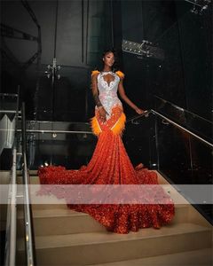 Блестящее оранжевое платье русалки для выпускного вечера 2024 для черных девочек с блестящими бусинами и кристаллами и перьями, роскошное вечернее платье Robe De Bal