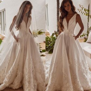 A Line Wedding Dress For Women 3D Flowers V Neck Appliques Bridal Gowns Puffy Sexy Pleats Custom Made Robes With Veil