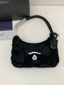 Tasarım kadın çanta moda lüksler tasarımcısı Saffiano hobo alt koltuk çantası peluş peluş tote crossbody omuz habercileri çanta çanta cüzdan