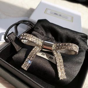 Новый стиль M M Brand Luxury Womens Designer Hair Clips для женщин девочки Bowknot Diamond Designer Pins Pins Fashion Harepin