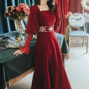 Sıradan Elbiseler Yamdi Katı Kırmızı Kare yaka A-Line Vintage Bahar Zarif Koksa Uzun Fener Sleeve 2023 Parti Midi Elbise Kadınlar Boho Dress