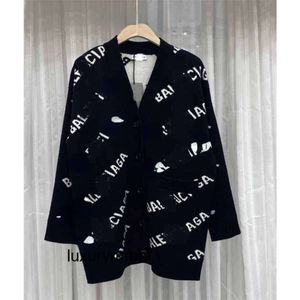 Balencigs Mens Hoodies İtalya Marka Paris 23 Kış Yeni Mektup Gevşek Orta Uzun Yün Cardigan Leisure V Yastık Tek Göğüslü Ceket Kazak Xorq