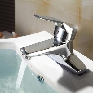 Banyo lavabo muslukları ve soğuk mikser musluk karıştırma valfi duvara monte küvet musluk duş sprey