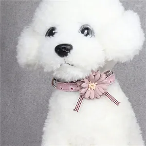 Köpek yaka kız yaka ayarlanabilir çiçek desen köpek yavrusu ile gerçekçi çiçek