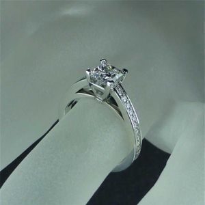 2020 Lüks Prenses Kesme 0 6ct Lab Diamond Ring Real 925 STERLING Gümüş Nişan Düğün Bandı Kadınlar için Gelin Mücevherleri248f