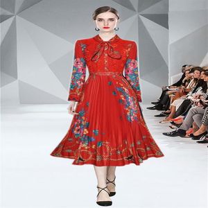 2023 Fashion Bow Collar Pleated Dress Women Designer Long Sleeved Lace Patchwork Runway Retro Floral Party Midi Dresses Spring Aut312F