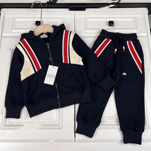 Kapşonlu Ceketler Uzun Pantolonlu İki Parçalı Tasarımcı Bebek Giysileri Setleri Siyah Renk Zip Ceket Pamuk Pamuklu Çocuklar Spor Takipleri Boyut 100-160cm
