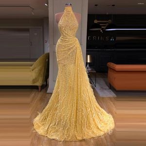 Вечерние платья женские вечерние большие размеры желтые блестки с кисточками Холтер шеи иллюзия сексуальные длинные платья для выпускного вечера для девочек в Саудовской Аравии