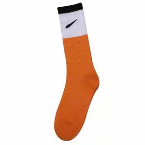 Spor Çorap Çoraplar Erkek ve Kadın Pamuk Spor Çorapları Niiiiii Çoraplar 5 Renk Moda Çorap Toptan Fiyat IN Sıcak Stil