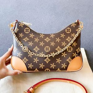 Lüks orijinal deri M45832 Kahverengi çiçek debriyaj çantası Pochette Boulogne Zincir Tote Seyahat Kadınlar El Çantası Under Emberid Erkek Tasarımcı Cüzdan Crossbody Crossbody Altın Omuz Çantaları