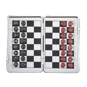 Шахматные игры Travel International Chess Set Карманный мини-магнитный предмет из искусственной кожи Складная шахматная доска из алюминиевого сплава Шахматная фигура Настольная игра 231031