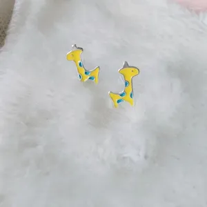 Stud Küpe Modaya Gümüş Renk Sevimli Küçük Zürafa Sarı Mavi Kadınlar için Kız Hediye Moda Takı Dropship Toptan
