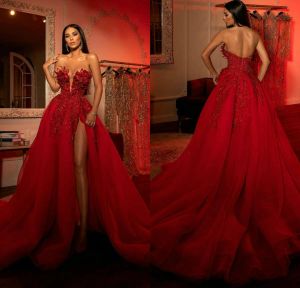 Berta kırmızı bölünmüş balo elbiseleri seksi tatlım dantel aplike boncuklu resmi gece önlükleri bir çizgi vestidos de soiree özel yapılmış