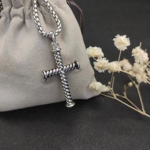 Collana di design Collana da uomo Gioielli di lusso Argento Croce retrò Gioielli di moda Catene per uomo Collane con ciondolo Compleanno Donna Ragazzi Festa Regalo di Natale