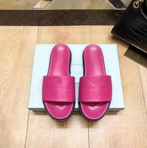 Yaz beş renk plaj ayakkabıları scuffs terlik moda kadın düz dip terlik tasarımcısı pu deri deri düz renkli su geçirmez sandalet açık orijinal kutu