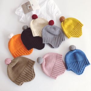 Bebek Beanies çocuklar yün şapkalar tığ işi iplik örme iplik şapka moda kulak koruyucular top top üst dekorasyon kafatası kapağı yenidoğan kış sıcak şapkalar bc91