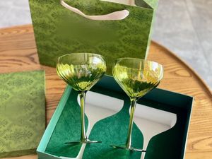 Lüks Kristal Cam Kırmızı Şarap Gözlükleri Renkli Bardak Tasarım Bir set 2 bardak içerir ve akşam yemeği partisi ve festival hediyesi için ambalaj kutusu ile birlikte gelir