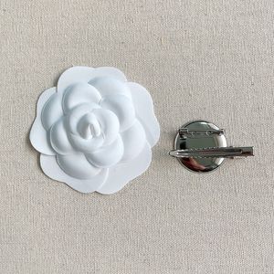 Romantik Beyaz Camellia Broş Kadın Çiçek Broşlar Takım Kapı Pim Düğün Takı Hediyesi Aşk Gelin