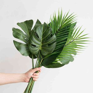 Faux Floral Greenery One Piece Monstera Искусственные растения Пластиковые тропические листья пальмы Дом Сад украшения аксессуары Фотография декоративная J220906