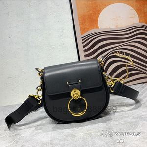 2022 Модная роскошная женская сумка через плечо Круглая сумка с металлической отделкой подмышки Качество 2022