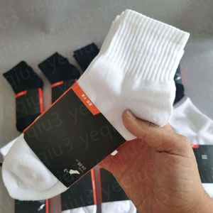 Мужские носки жены хлопок классические классические буквы лодыжки в дышащие мужские черно-белые футбольные баскетбольные спортивные носки оптом