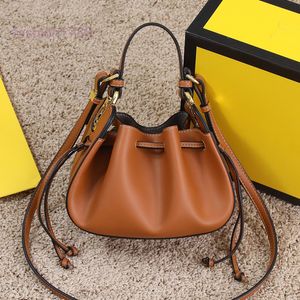 Akşam Çantaları Dumpling Çanta Çanta Crossbody Omuz Çantaları Kadın Düz Tote Çanta Kordonlu Büzülme Tasarım Metal Donanım Ayarlanabilir Omuz Askısı Toptan Satış