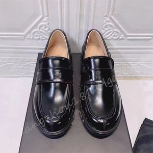 Modische Damen-Loafer-Schuhe mit Metallbuchstaben, Stiefel, Frühlings-Herbst-Loafer für Damen