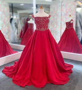 Kırmızı Şifon Kız Yarışması Elbisesi 2023 A-Line Straplez Boncuklu Kristaller Korsaj Küçük Çocuk Doğum Günü Resmi Parti Elbisesi Yürümeye Başlayan Gençler Preteen Bağcıklı Arka Kat-Uzunluk