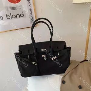 Tasarımcı gündelik tote çanta seyahat çantası lüks omuz çantaları büyük kapasiteli çantalar unisex koltuklu torba tuval bayanlar çantası bireysellik tag hbp ile gümüş kilit