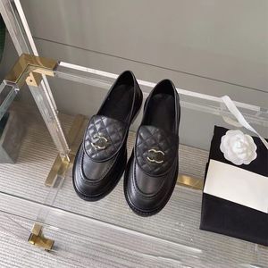 Loafer'lar Tasarımcı Bayan Ayakkabı Metal Toka Küçük Deri Ayakkabı Düz Topuk İnce Ayakkabı