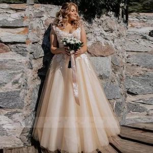 2022 Country Garden Champagne A Line Wedding Dress V Neck Lace Appliques Beads Tulle Sleeveless Bridal Gowns Plus Size vestido de novia Lace Up Back