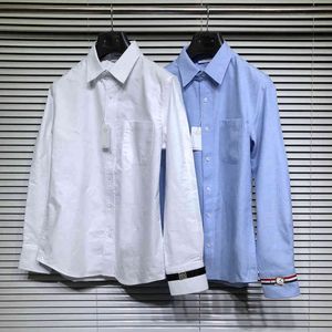 TB Thom 2022 Yeni Gömlek Moda Erkekler İnce Beyaz Uzun Kollu Sıradan Gömlek Kuff Saat Deseni Oxford Kumaş Katı Giysiler