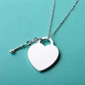 Love Key Collese Женский дизайн дизайна сердца в форме подвесной цепочки украшения с коробкой