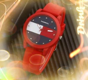 Premium Erkek Kadın Sevenler 40mm Moda Sıradan Saat İzlerken Adam Kauçuk Kemer Lüks Kuvars Hareket Çiftleri Stil Klasik Kol saatleri Orologio Di Lusso
