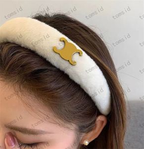 Женская дизайнерская одежда для волос роскошные повязки для головных повязки для женских волос бренда классическая золотая пряжка головка Зимняя мех аксессуары для волос 3 цвета
