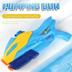 Gun oyuncakları hava basıncı su güçlü blaster yaz plajı erkekler için yüzme havuzu oyuncak açık oyun süper soaker fışkırtma s 220826