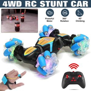 Electric RC Car 4WD 2 4G Stunt RC 360ROTATION DRIFT Жестный управление индукционным управлением скручиванием дорожного автомобиля с легкой музыкой подарком игрушки 220829