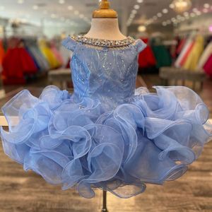 Fırfır Cupcake Pageant Elbise Küçük Kızlar için 2023 Omuzdan Glitz Baby Çocuk Çocuklar Doğum Günü Resmi Pist Partisi Önlük Bebek Toddler Tasarımcı Eğlence Moda Coral