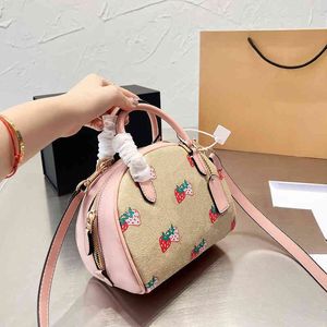 Marka Omuz Çantaları Akşam Çantaları Çilek Çanta Kadın Buharda Ekmek Çanta Tasarımcısı Lüks Deri Küçük Yarım Moom Omuz Çantası Crossbody 220809